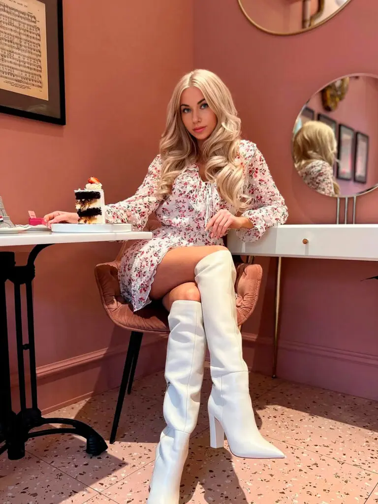 Victoria escort in Dubai