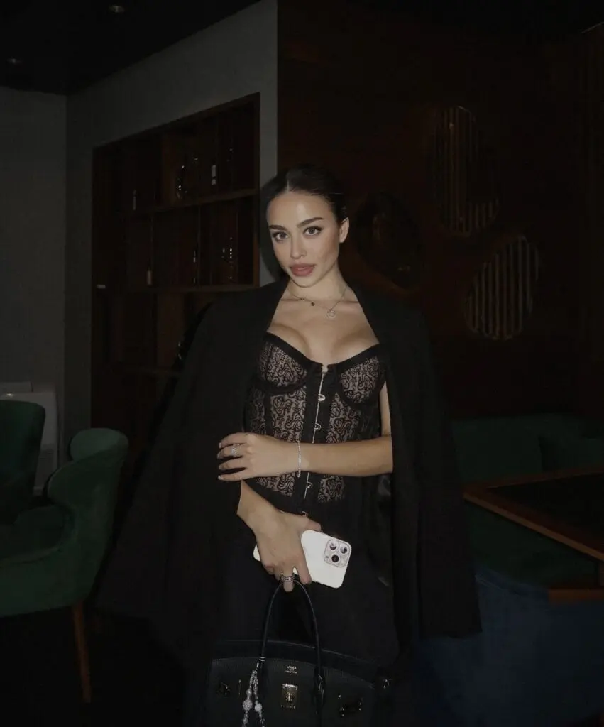 Audrey photo 4