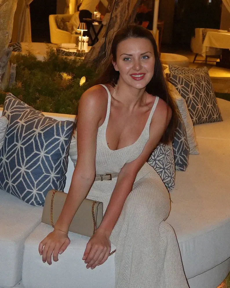 Caroline photo 3