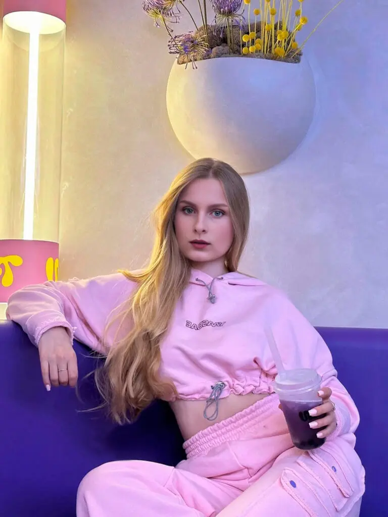 Chloe photo 2