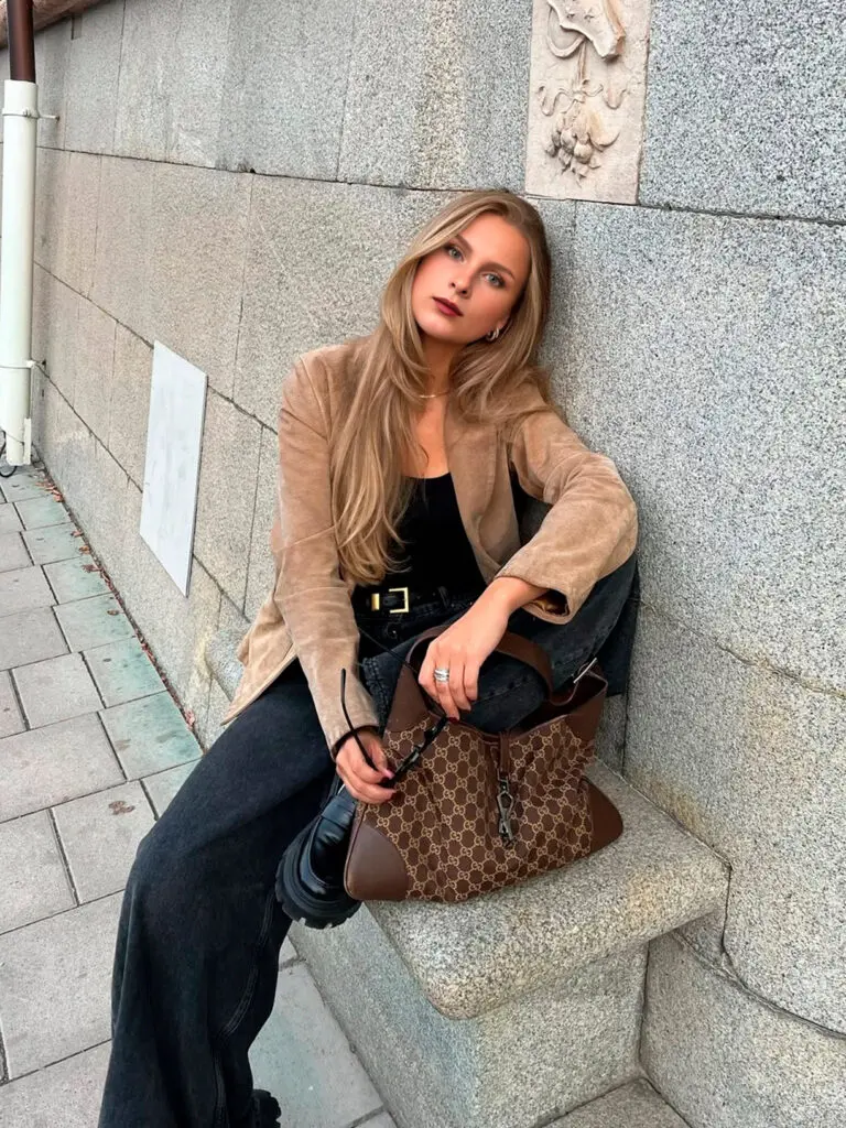 Chloe photo 3