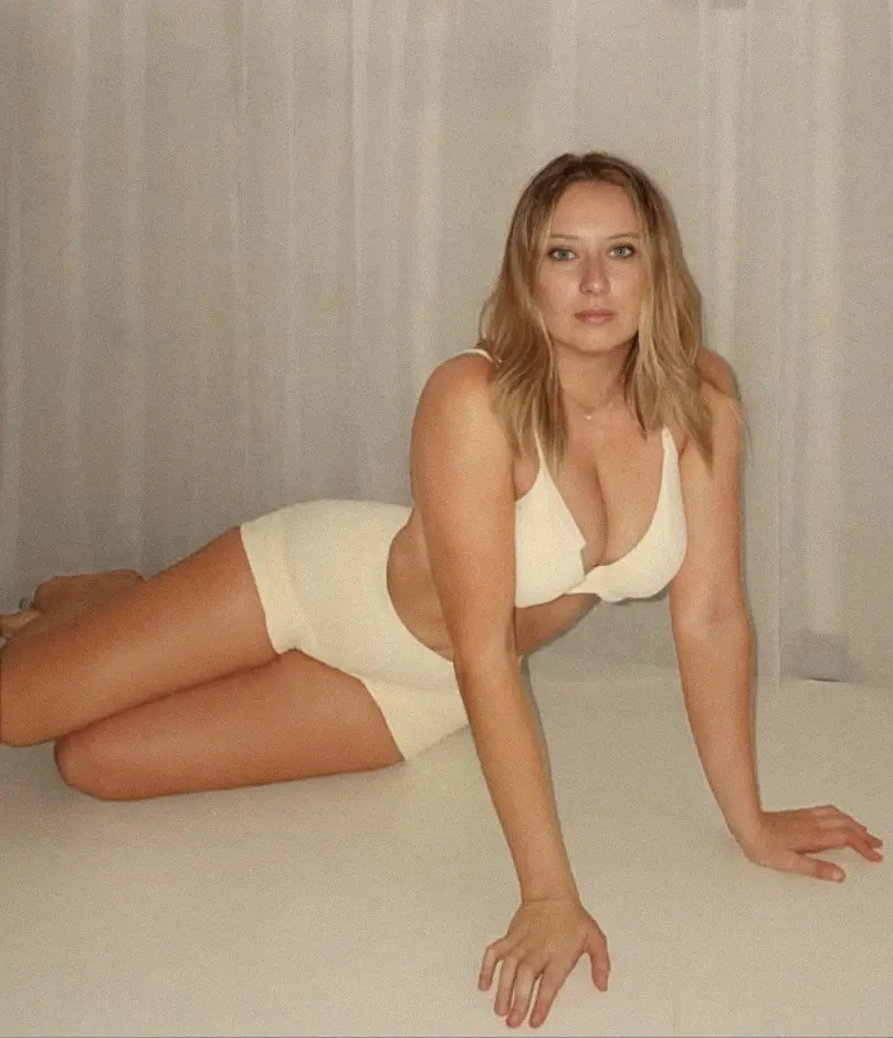 Angelina photo 4