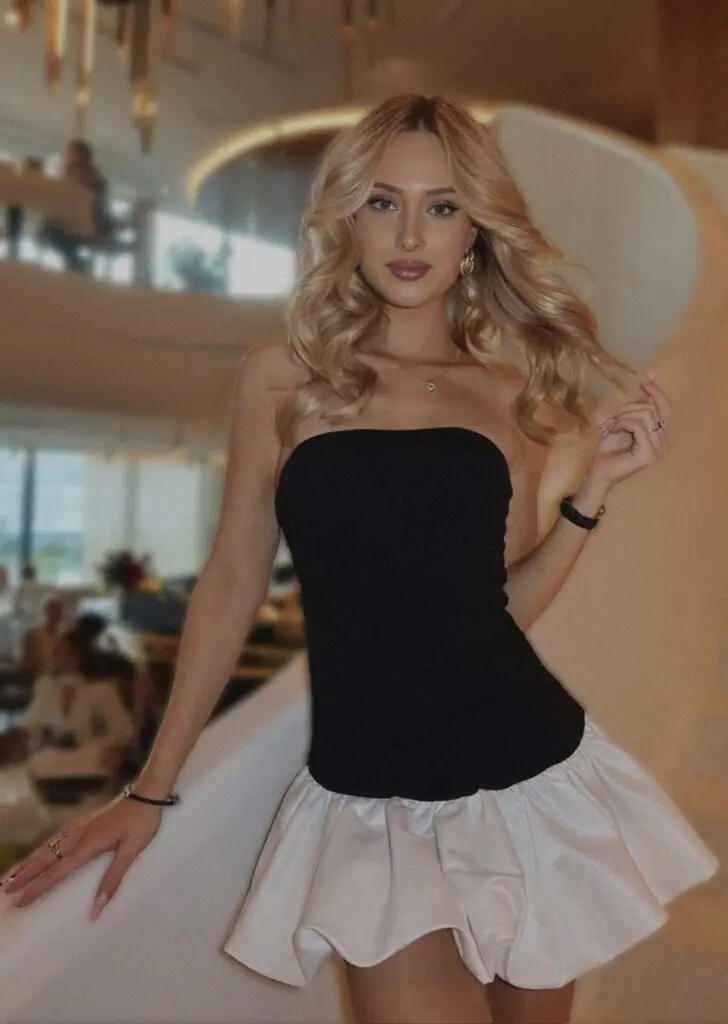Leah photo 4