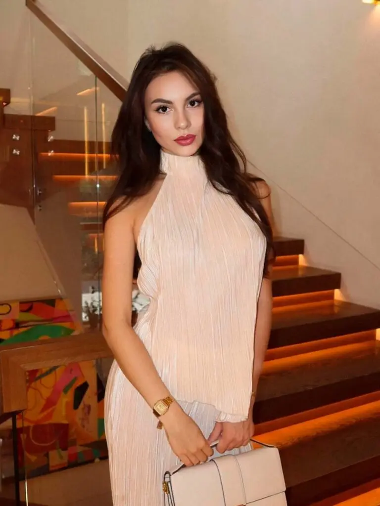 Talia photo 3
