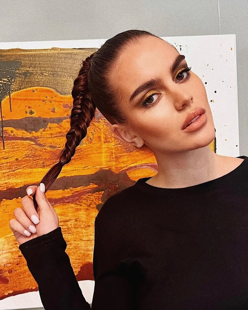 Karoline photo 4