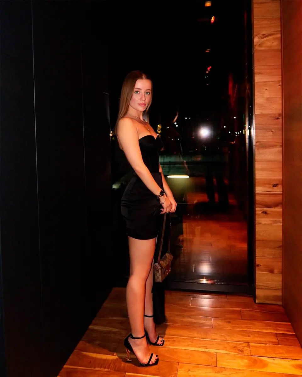 Alina photo 3