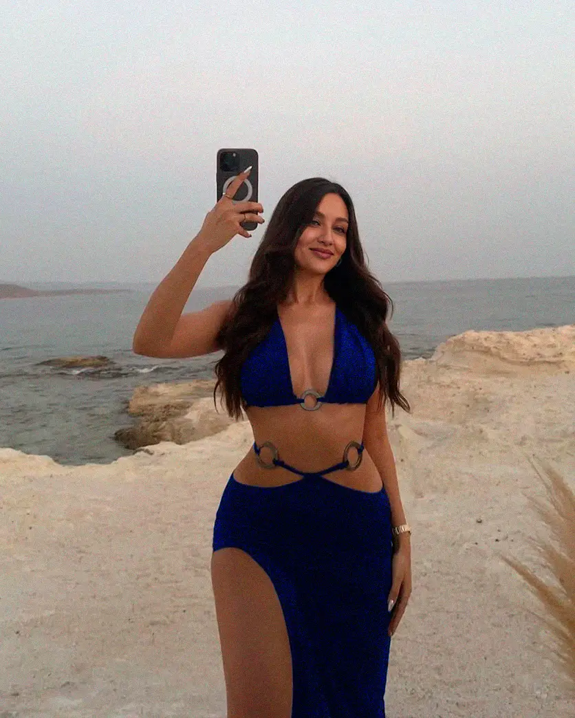 Ava photo 5