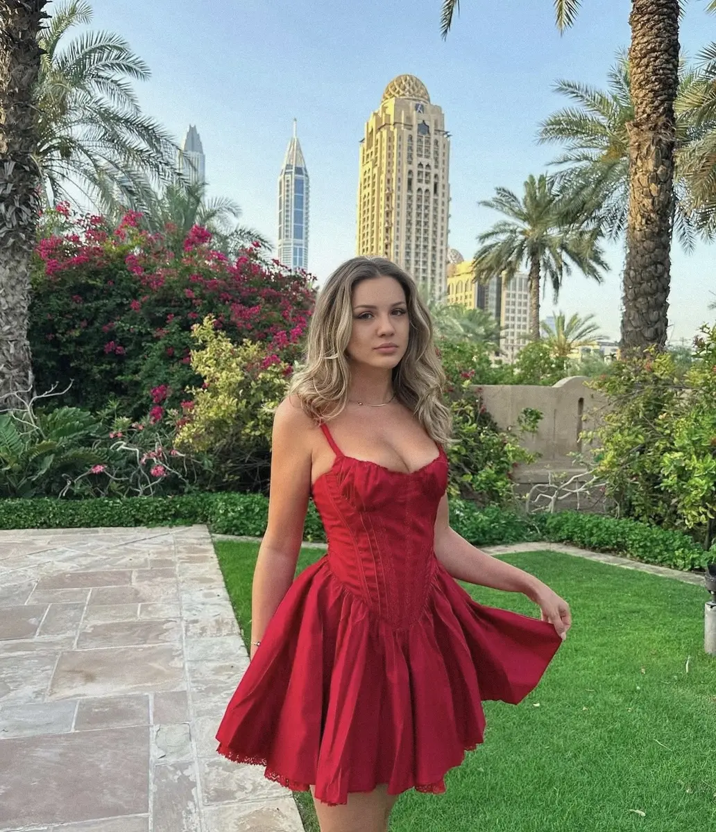 Caroline photo 4