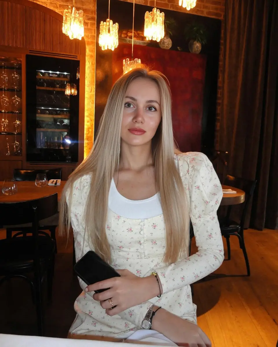 Elletta photo 4