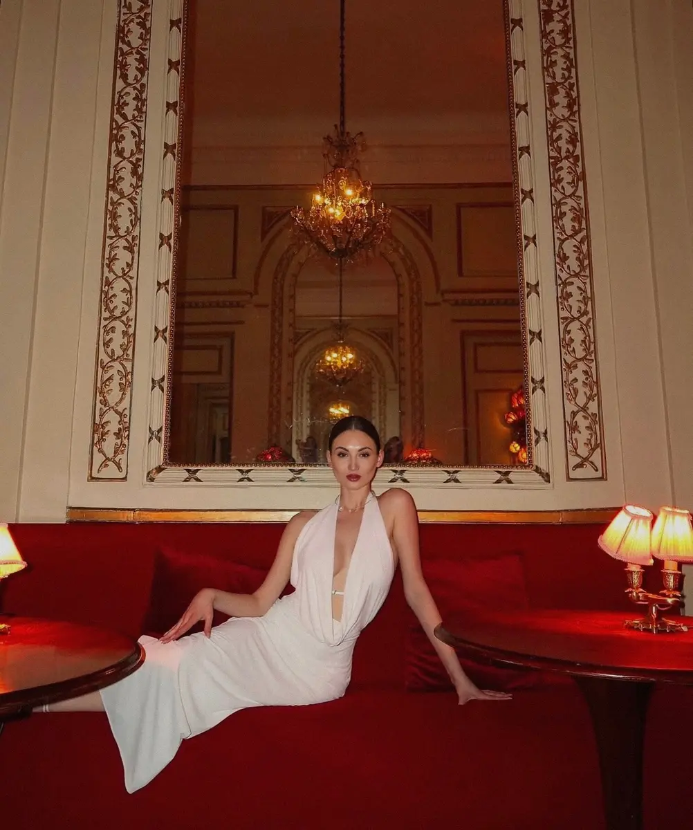 Jennifer photo 4