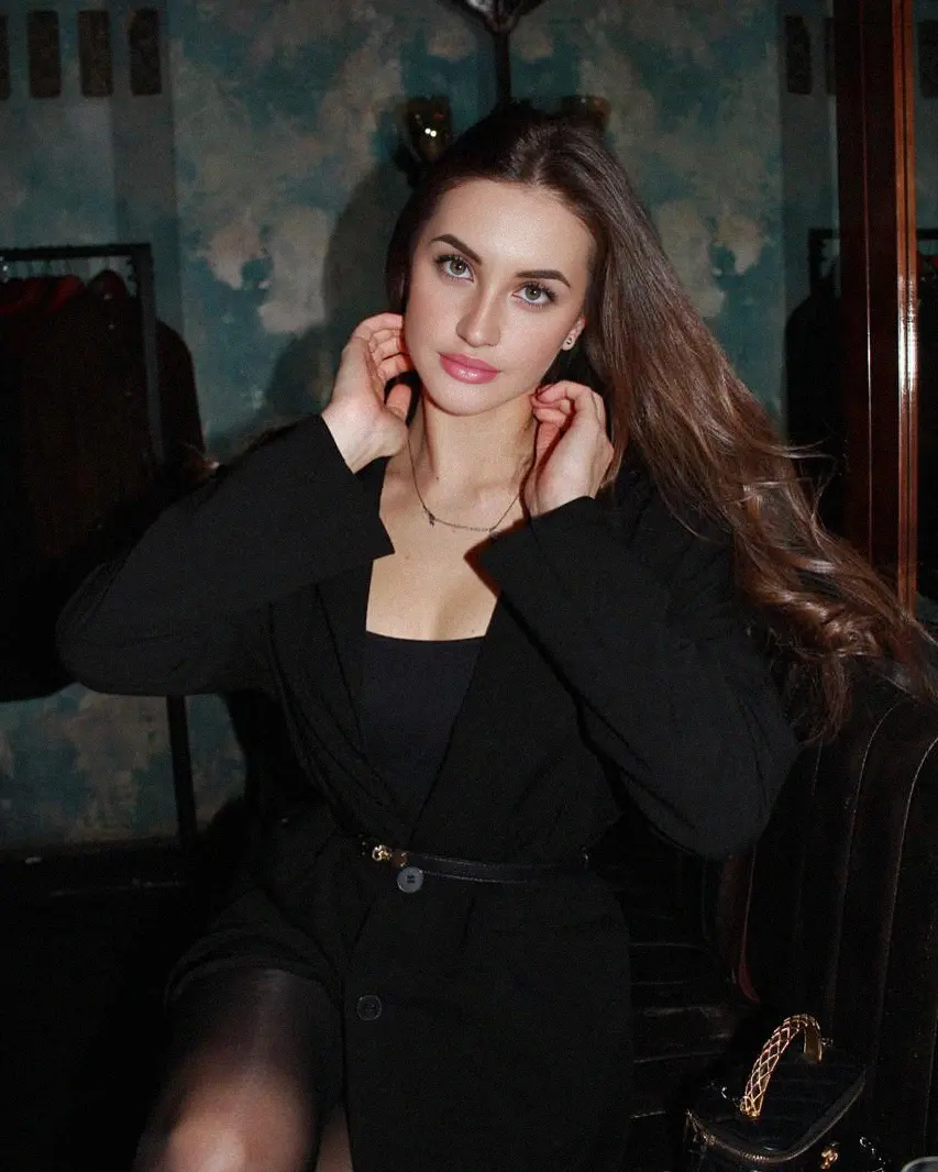 Maeve photo 4