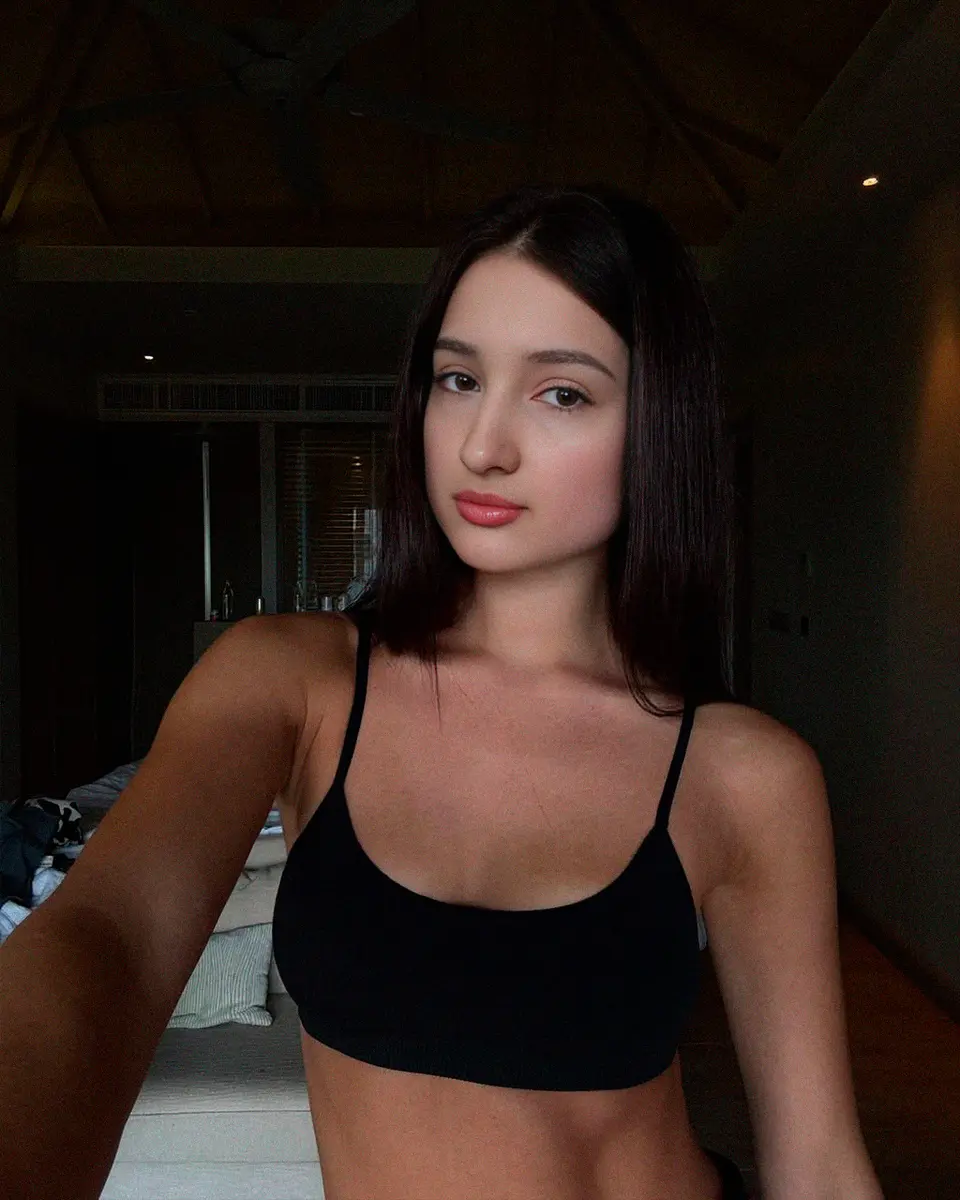 Mia photo 4