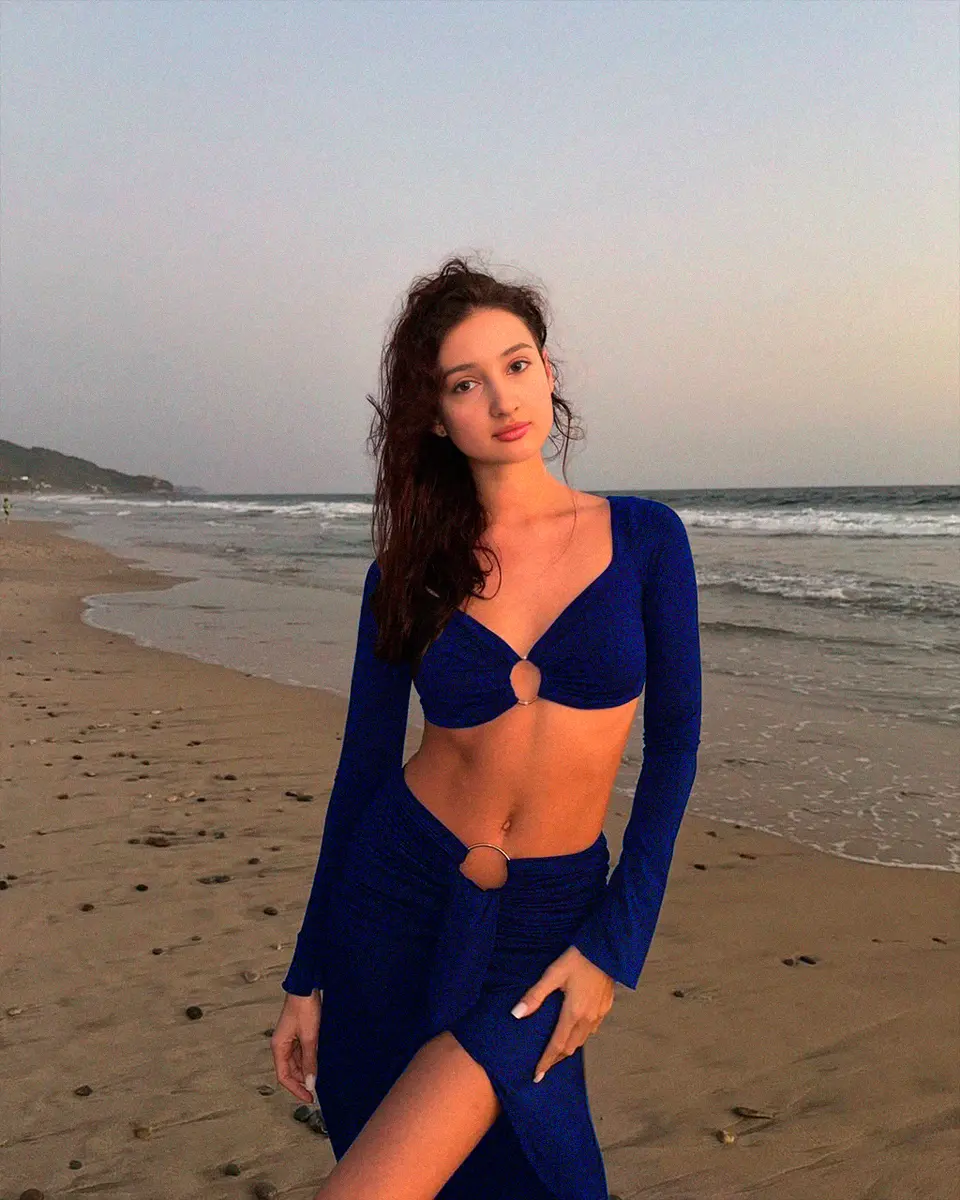 Mia photo 5