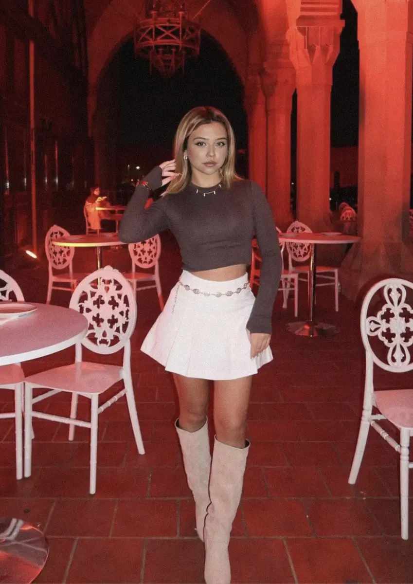 Olivia photo 5