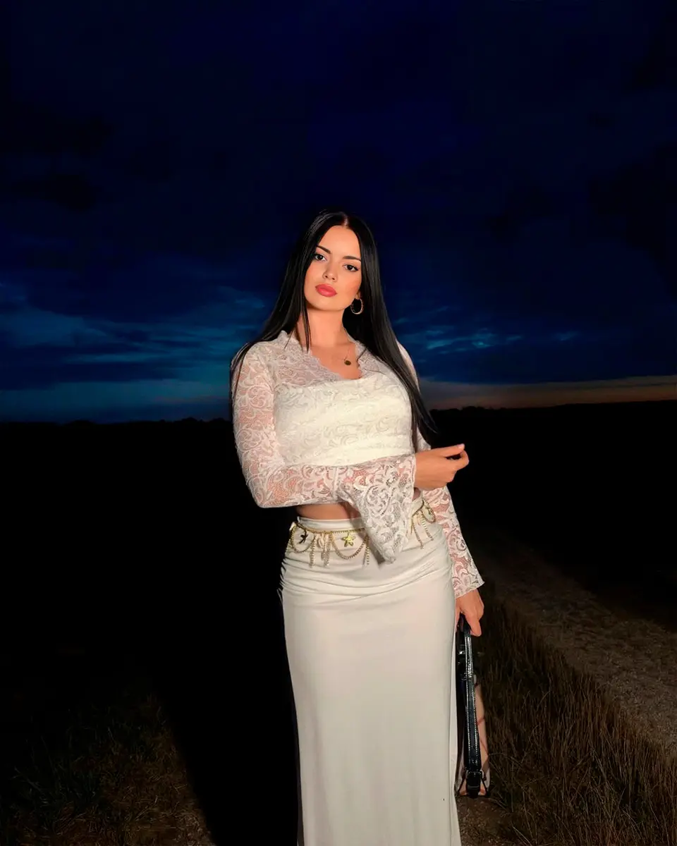 Pamela photo 4